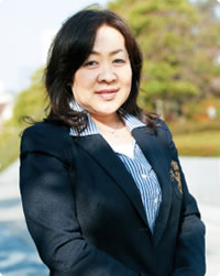 小島貴子氏