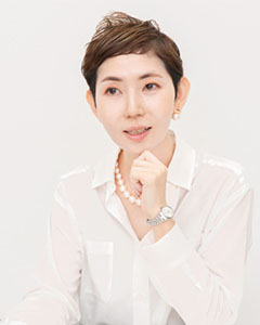 勅使川原真衣氏